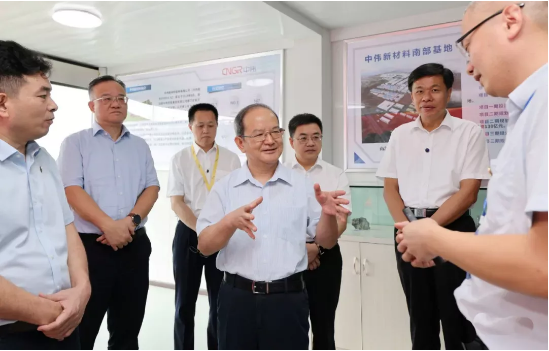 大力发展 大有作为丨广西壮族自治区党委书记鹿心社调研Z6尊龙南部产业基地