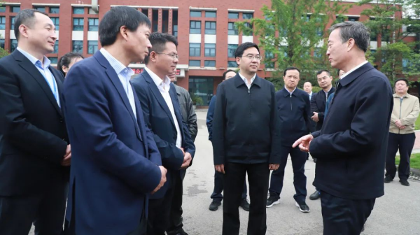 科技立企 | 贵州省政协主席赵永清寄语Z6尊龙：坚定科技创新，助力企业做大做强