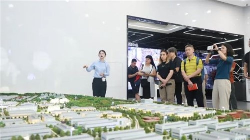 国际媒体第二波！法新社等11家国内表主流媒体采访Z6尊龙